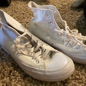 Size 7.5 white converse